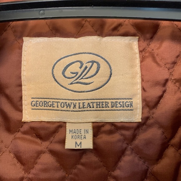 Vintage ladies distressed brown leather jacket. - Picture 3 of 5